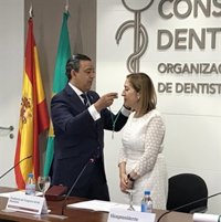 El Consejo General de Dentistas nombra Miembro de Honor de su organización a la presidenta del Congreso de los Diputados