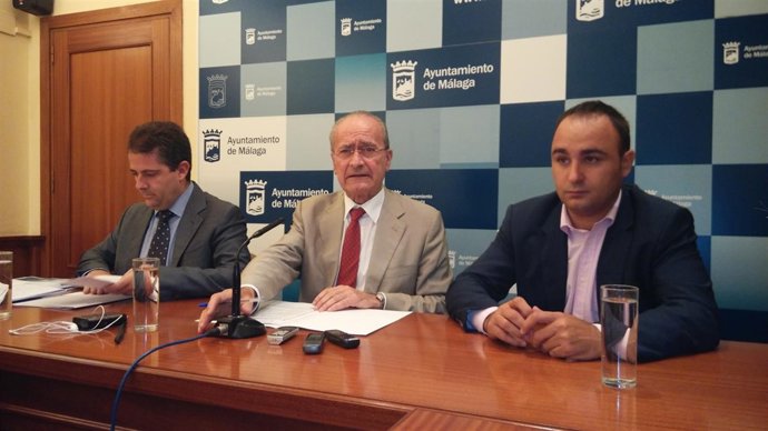 Carlos Conde, Francsico de la Torre y Mario Cortés en rueda de prensa