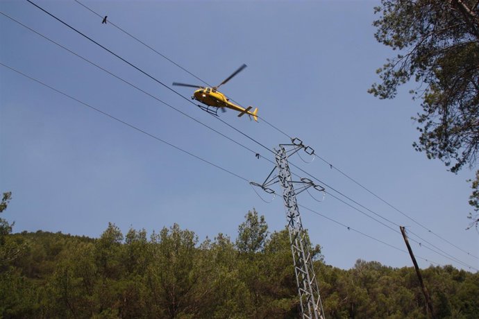 El helicóptero de Endesa dotado con tecnología láser y cámara de infrarrojos