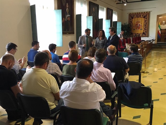 Jornada con responsables y técnicos municipales sobre vivienda.