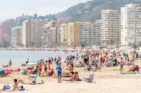 Benidorm (Alicante) roza los 35 grados en una nueva jornada de calor