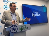 González (PP) remarca que "no hay nada cerrado" en Bollullos "solo el incumplimiento absoluto" del PSOE