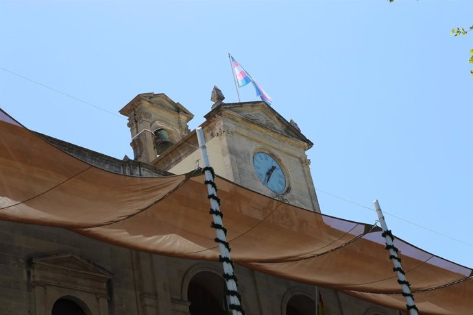 Bandera de la diversidad sexual en el Ayuntamiento.