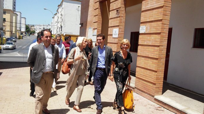 Pablo Casado visita Proyecto Hombre en Jerez