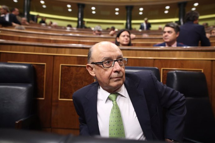 Cristóbal Montoro en la sesión de control al Gobierno en el Congreso