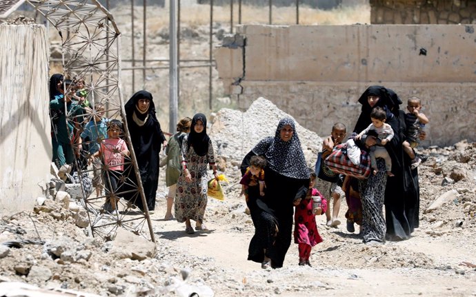 Civiles escapan de la ofensiva contra Estado Islámico en Mosul
