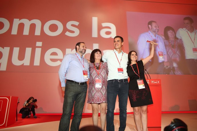 Cristina Narbona, Ábalos, Pedro Sánchez i Adriana Llastra al Congrés del PSOE
