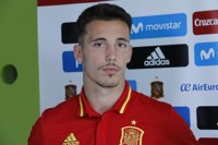 Grimaldo abandona la concentración por lesión y Rodrigo Hernández le sustituye