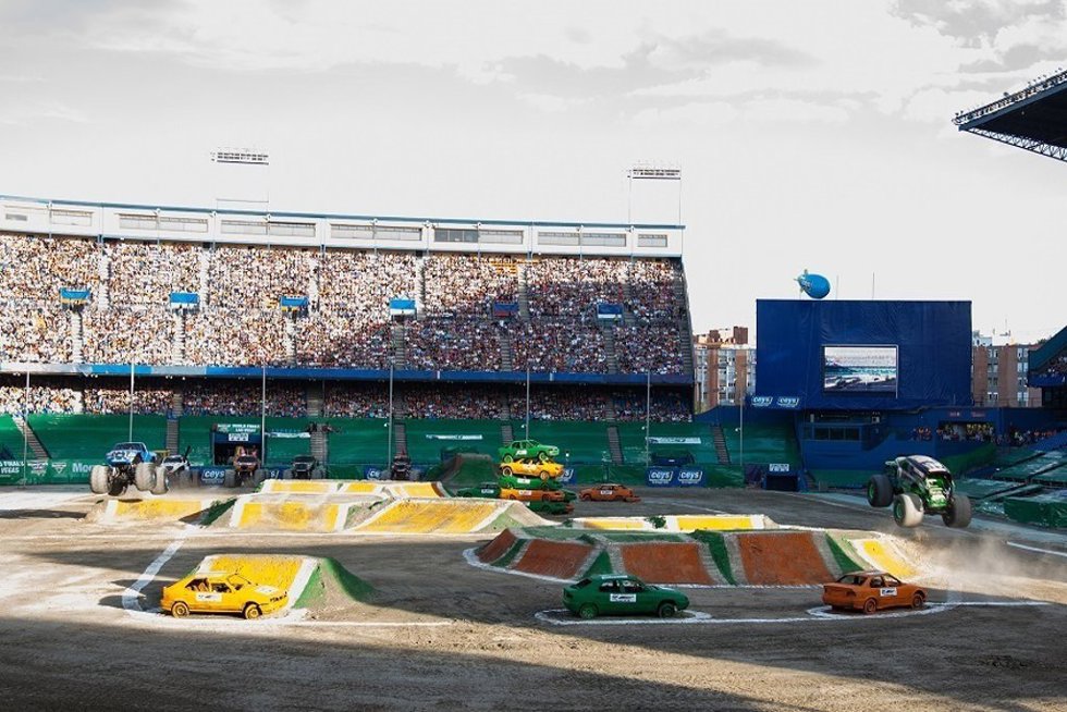 Vicente Calderón y los Monster Jam Trucks 