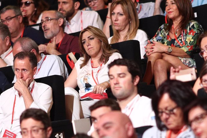 Susana Díaz escucha las intervenciones durante el Congreso del PSOE