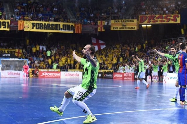 Ricardinho celebra un gol en el Palau