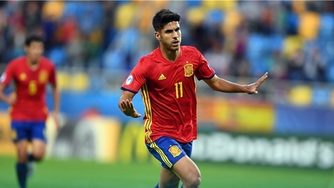 Marco Asensio celebra un gol con la selección española Sub-21