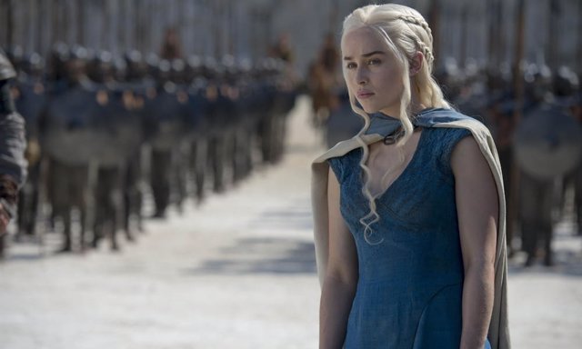 Emilia Clarke, actriz que interpreta a Daenerys Targaryen en "Juego de Tronos"
