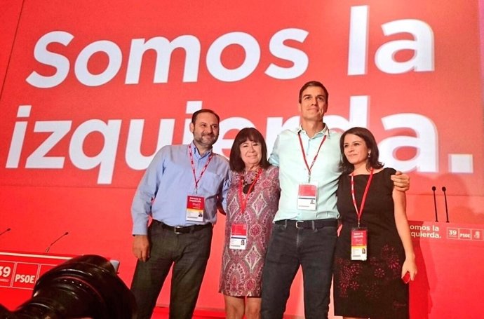 El responsable de Organización junto a Sánchez en el 39 Congreso