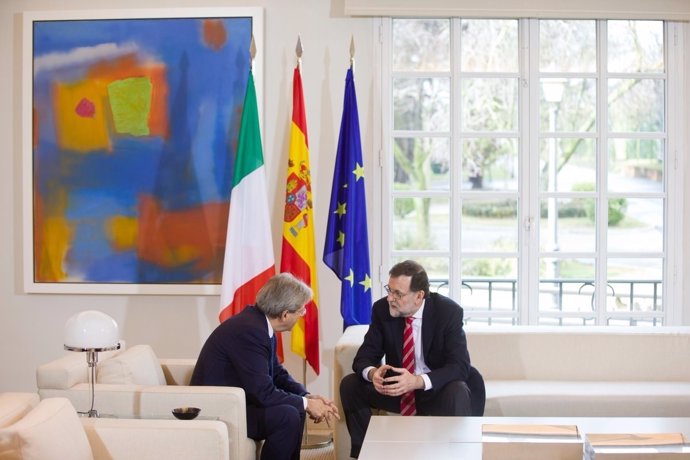 Rajoy y el primer ministro italiano, Paolo Gentiloni, en la Moncloa