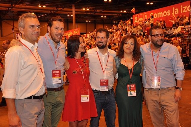 Tudanca junto a los nuevos miembros de la Ejecutiva Federal. 