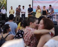 El Ayuntamiento de Sevilla iza la bandera arcoíris dentro de las actividades del Mes de la Diversidad Sexual