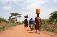 La guerra y la persecución empujaron a 20 personas cada minuto a huir de sus casas en 2016