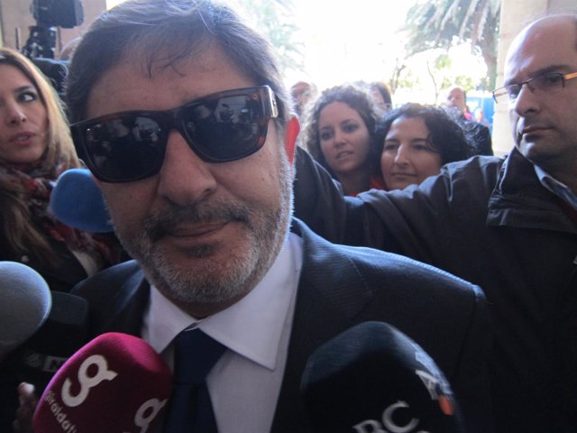 Guerrero Atiende A Los Medios A Su Llegada A Los Juzgados