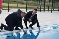 La nueva piscina del Complejo Deportivo de Eras de Renueva (León) se suma a las otras tres de titularidad municipal