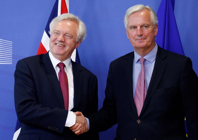 David Davis y Michel Barnier