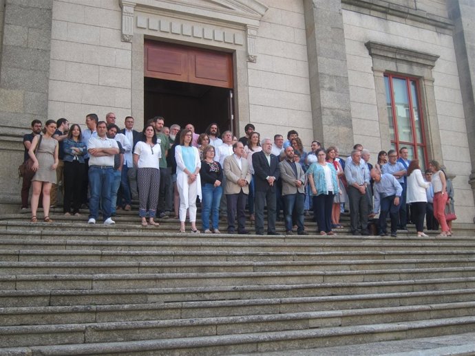 Minuto de silencio en el Parlamento gallego