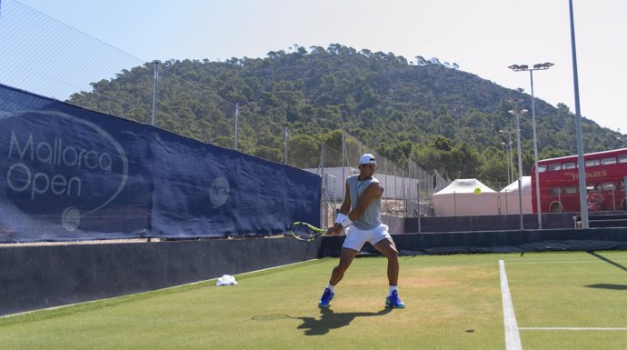 Rafa Nadal se entrena en Mallorca para preparar Wimbledon