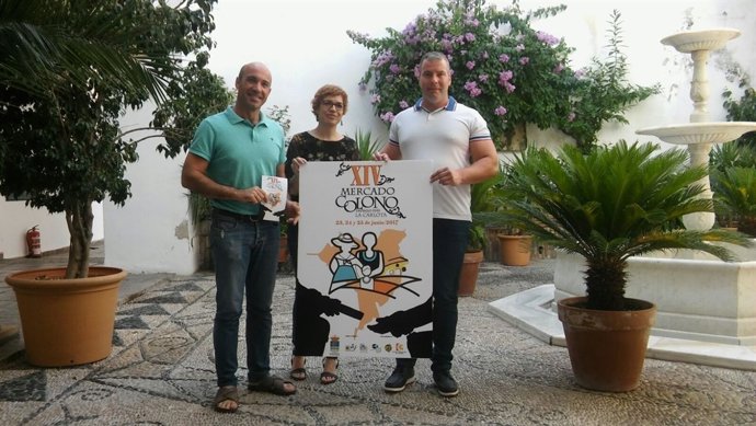 Ruz y Granados (dcha.) presentan el XIV Mercado Colono