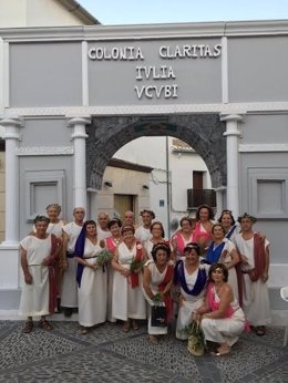 Grupo de teatro que actuó en el acto