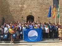 Andalucía señala su compromiso con la sostenibilidad del litoral con 107 banderas azules