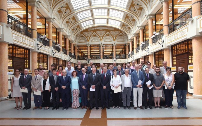 Los integrantes del PNU en el acto de constitución