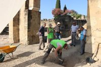 La Junta visita la excavación arqueológica que se realiza en el yacimiento de Madinat al-Zahra