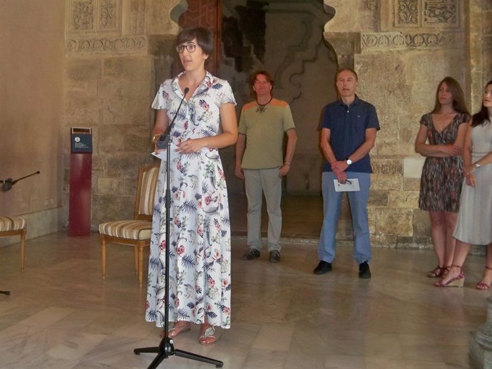 Violeta Barba en la presentación del Festival de Poesía de la Aljafería