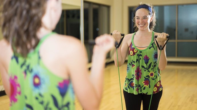 Mujer haciendo ejercicio, deporte, actividad física