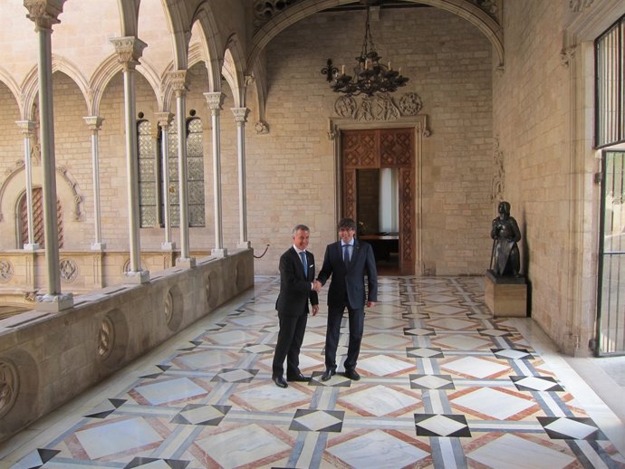 El president de Catalunya, Carles Puigdemont, i el lehendakari, Iñigo Urkullu