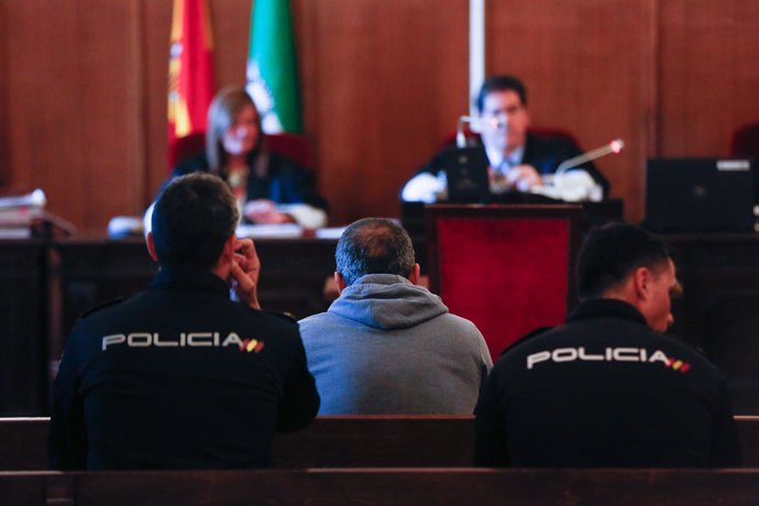 Primera sesión del juicio por la violación mortal en el Parque de María Luisa