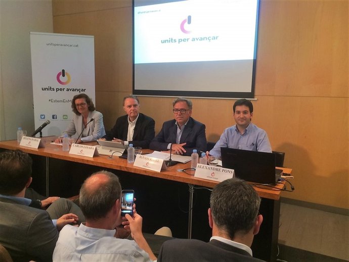 Portavoz de Units per Avançar Carlos Losada y otros miembros del nuevo partido