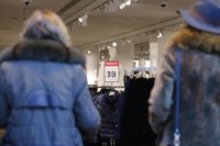 La campaña de rebajas de verano generará 6.100 empleos en Galicia, un 4% más