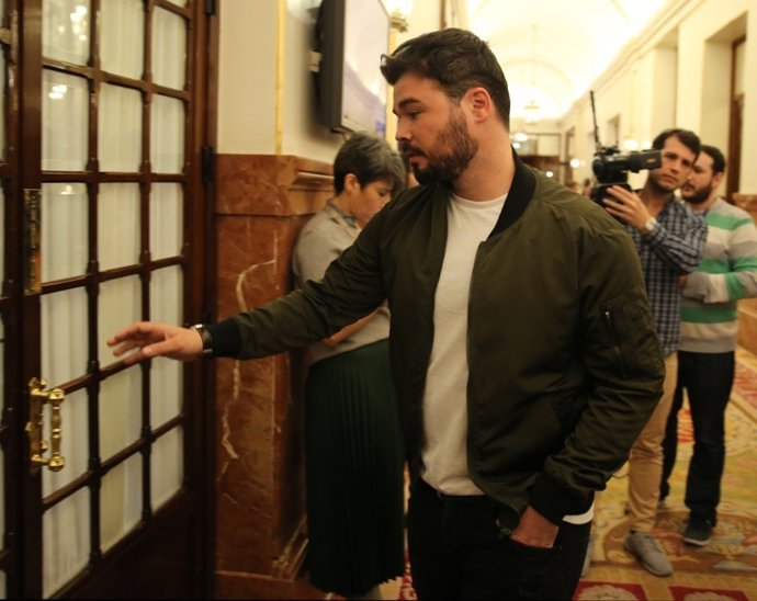  Gabriel Rufián en els passadissos del Congrés