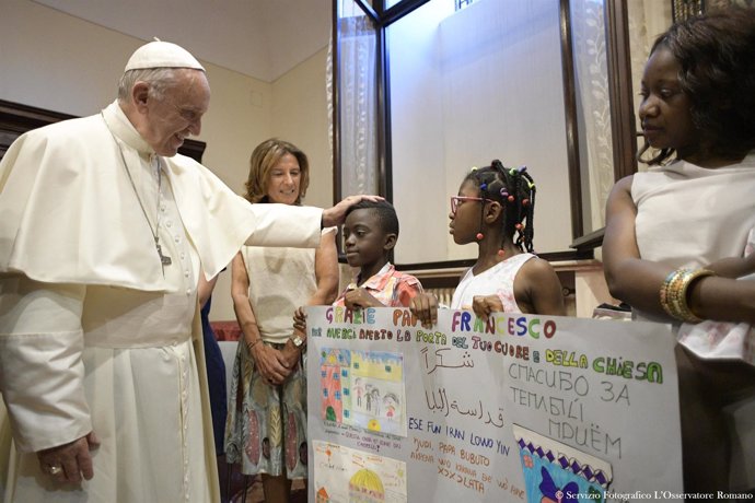 El Papa Francisco con unos niños 
