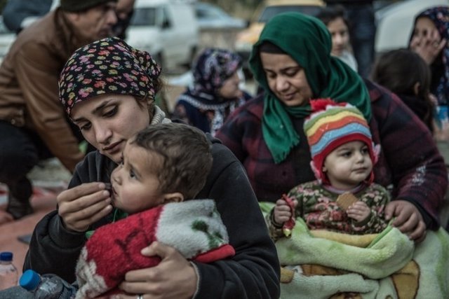 Familias de refugiados en Grecia