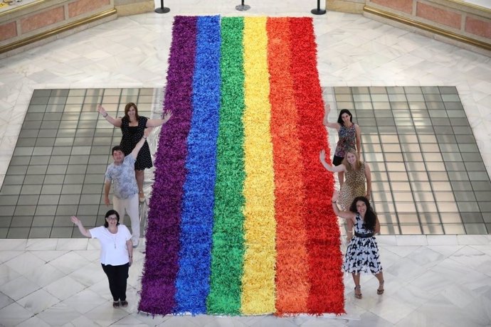 Bandera arcoíris en el Palacio de Cibeles