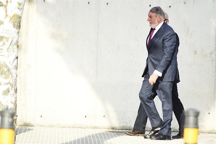 Jaime Mayor Oreja a su llegada a la Audiencia Nacional para declarar por Gürtel