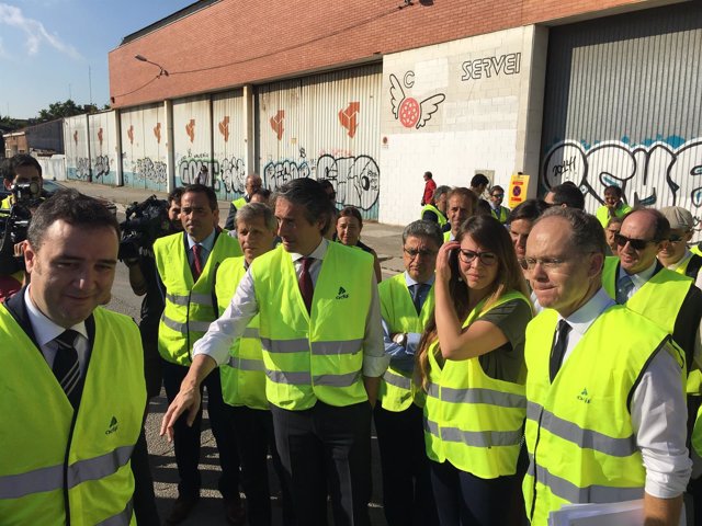 Íñigo de la Serna y Janet Sanz visitan las obras del colector de Prim