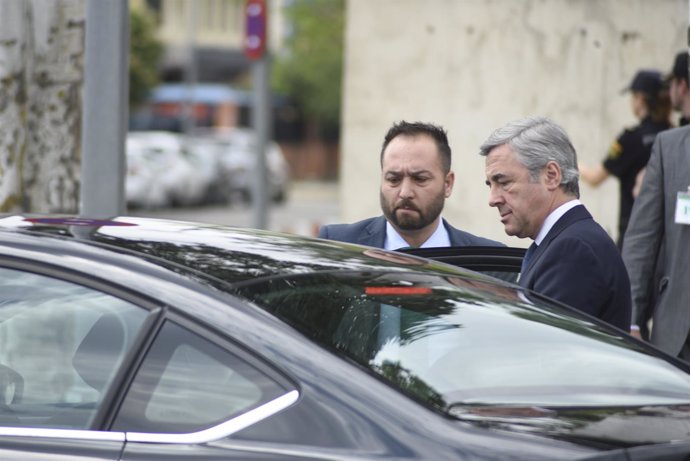 Ángel Acebes sale de la Audiencia Nacional tras declarar por Gürtel