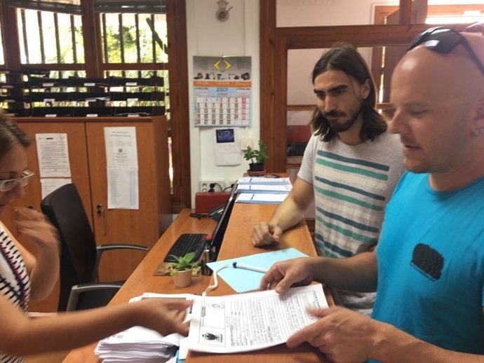 Disc jockeys de Mojácar presentan un escrito en el Ayuntamiento