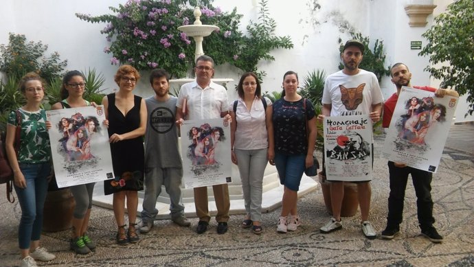 Ruz (tercera por la izda.) en la presentación del homenaje a Gata Cattana