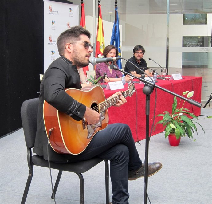 Siloé actúa en directo durante la presentación del XX Sonorama Ribera