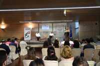 La presidenta de la Asamblea de Extremadura afirma que España y la UE tienen "mucho que hacer" en materia de refugiados