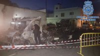 Agentes de la Policía Nacional rescatan a una mujer y sus 2 hijas tras incendiarse su vivienda en Fuerteventura